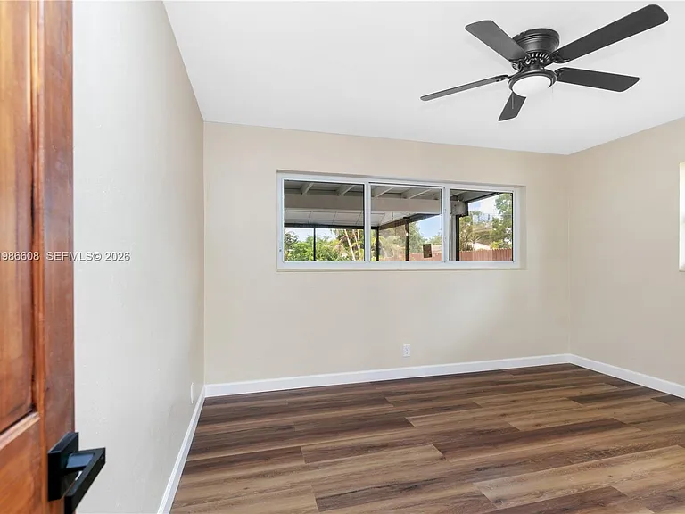 1507 Harding St — Photo 7