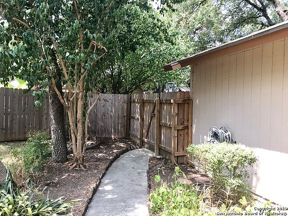 3rd image of 13638 Chapel Oaks