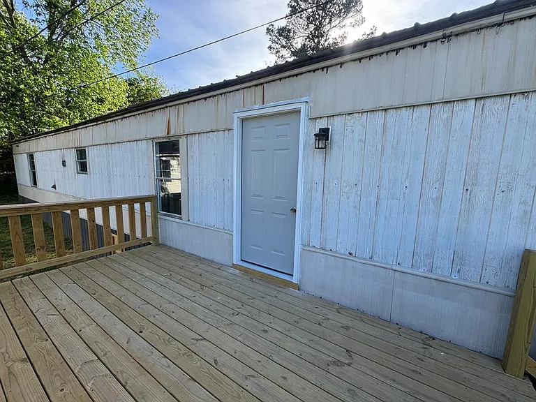 1417 Bay Dr — Photo 1
