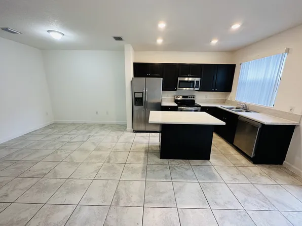 346 NE 208th Ter, Miami, FL 33179