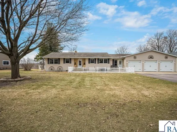 12 Elm Blvd, Blue Earth, MN 56013