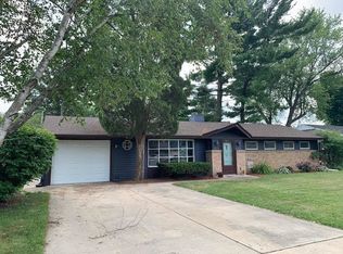 4119 Highcrest Rd, Rockford, IL 61107