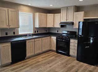 498 Apple St, Westland, MI 48186