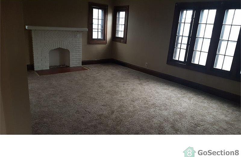 1st image of 832 Hoover Ave #2
