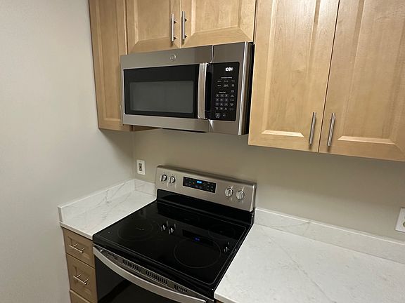 4th image of 1000 Valley View Ln APT I