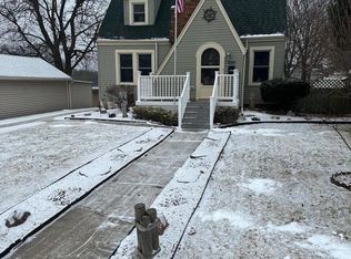 1021 N 8th St, Manitowoc, WI 54220