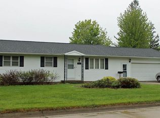 439 W 4th St, Readlyn, IA 50668