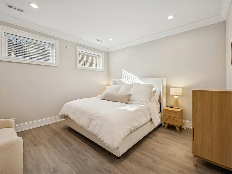 1214 W Fletcher St #1 — Photo 14