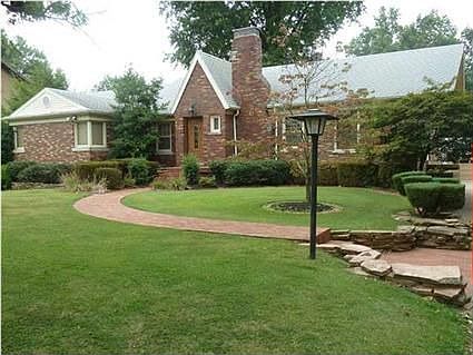 1st image of 901 Plaza Dr