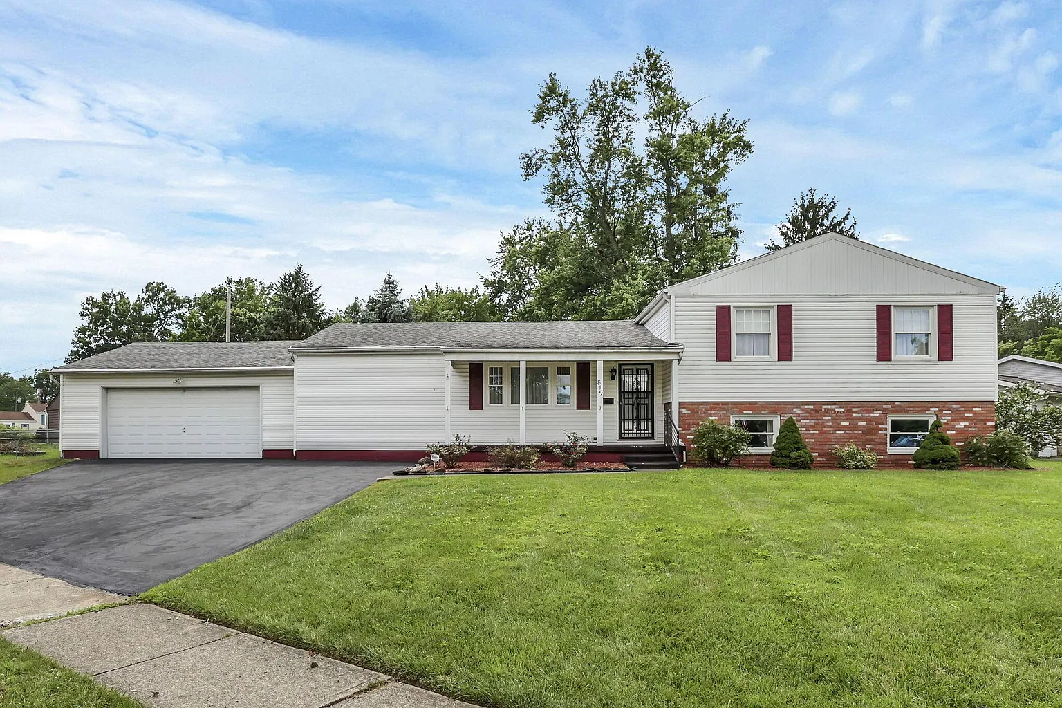 819 Hunt Valley Dr photo 1