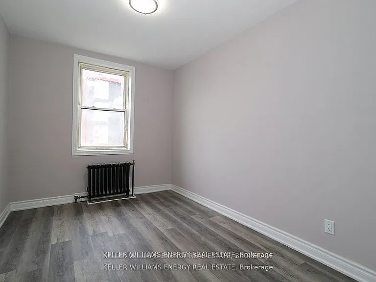 84 Simcoe St N #1 — Photo 9