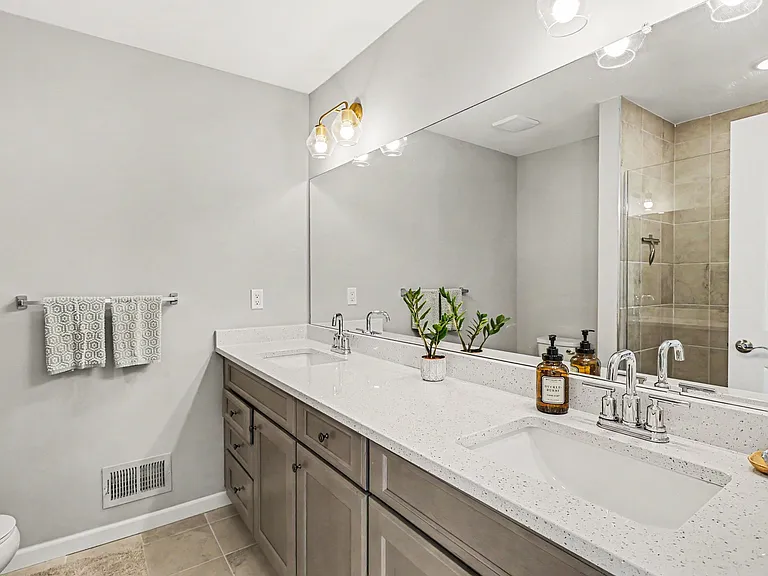 750 Huntley Ln — Photo 6