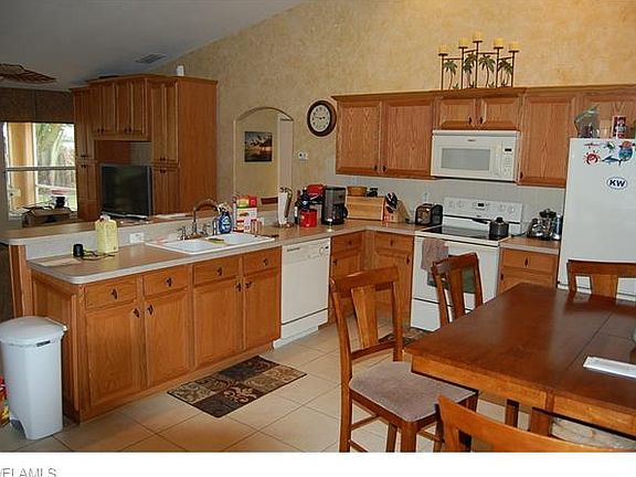 4th image of 1023 NW 40th Pl