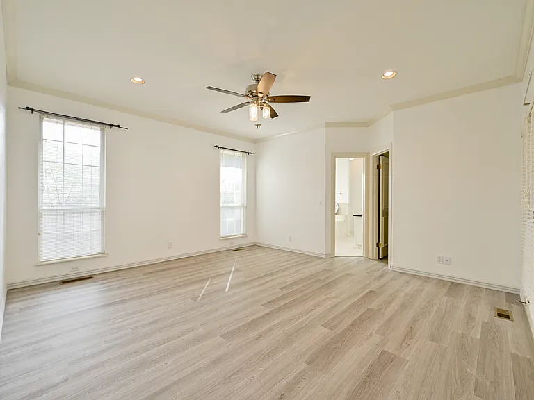 2424 Ashebury Way — Photo 23