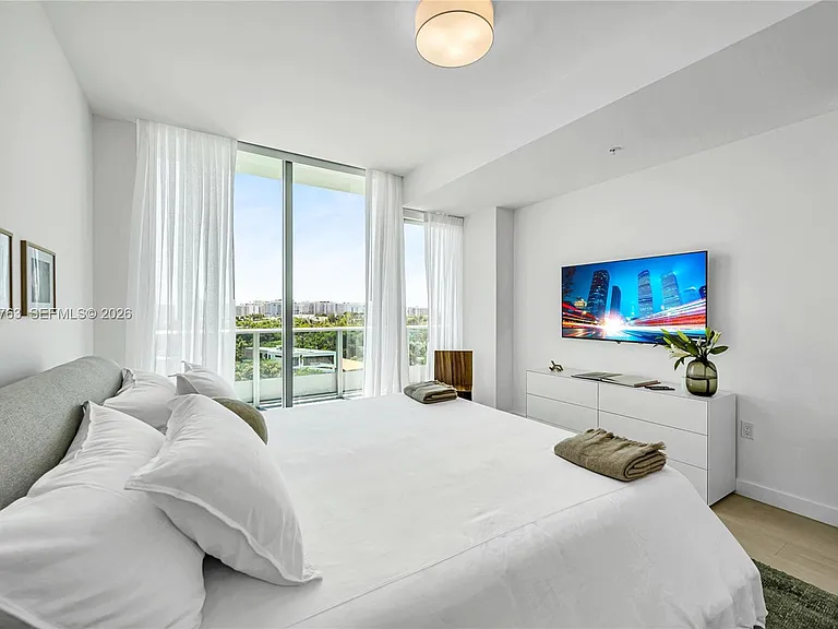 9201 E Bay Harbor Dr #Penthouse 809 — Photo 8
