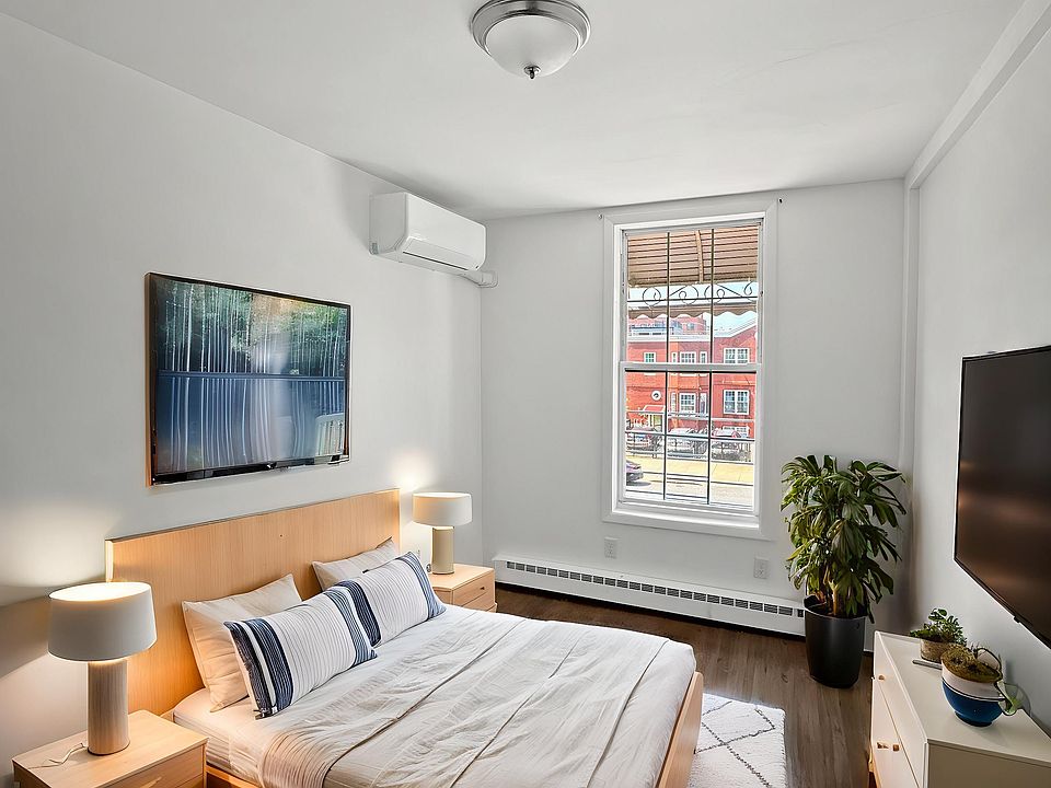 2ND BEDROOM (STAGED)