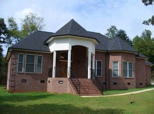 1213 Waterford Dr, Hickory, NC 28602