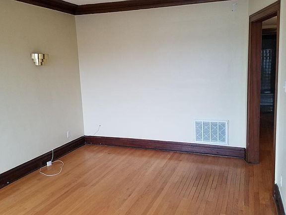 3rd image of 813 S Oak Park Ave #3