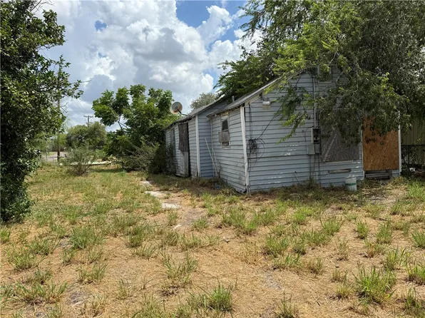324 W Avenue B, Robstown, TX 78380