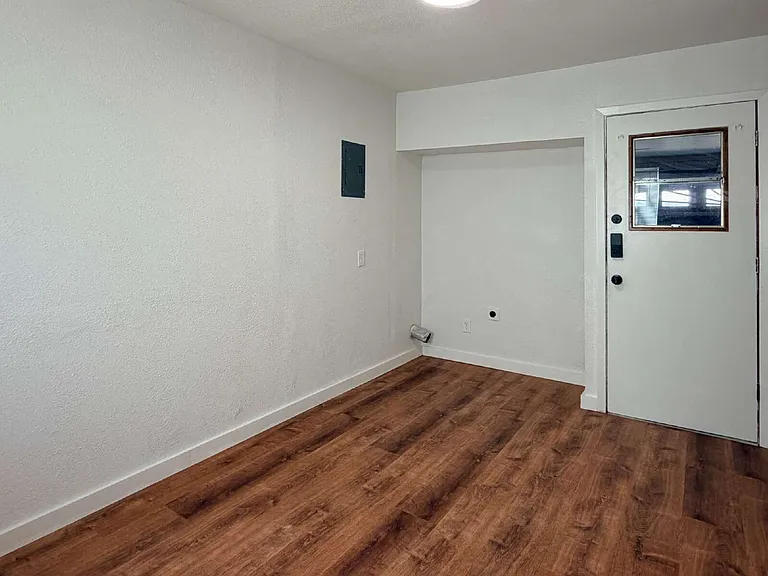604 Mesquite Ave — Photo 7