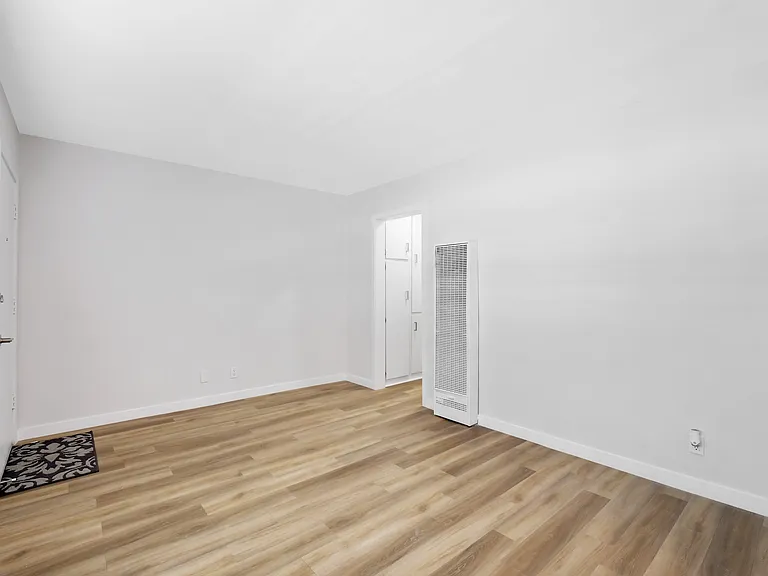 419 N Broadway — Photo 24