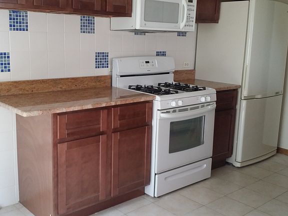 3rd image of 30 Waterford Dr
