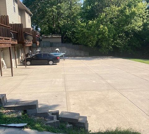 4th image of 223 N Clinton St #4