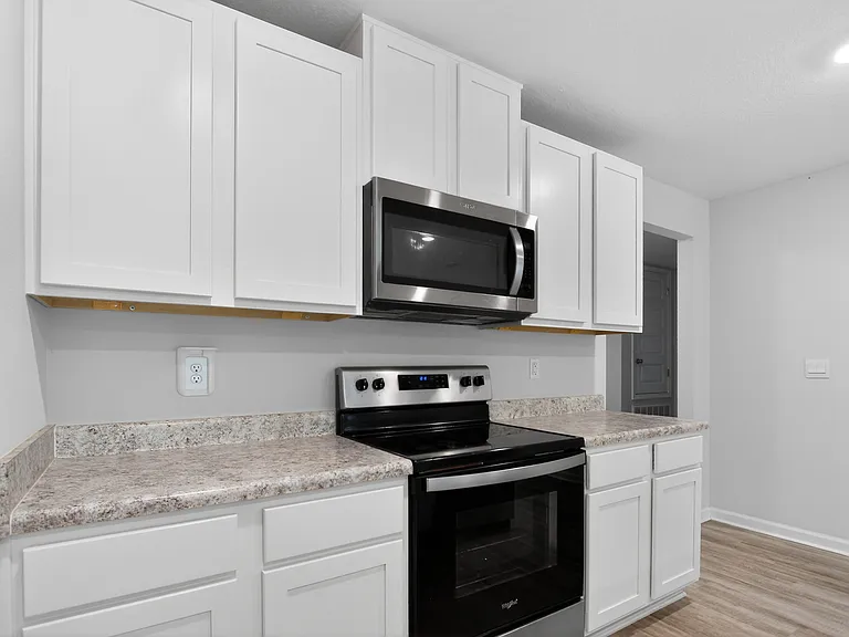6817 Interlachen Ln — Photo 24