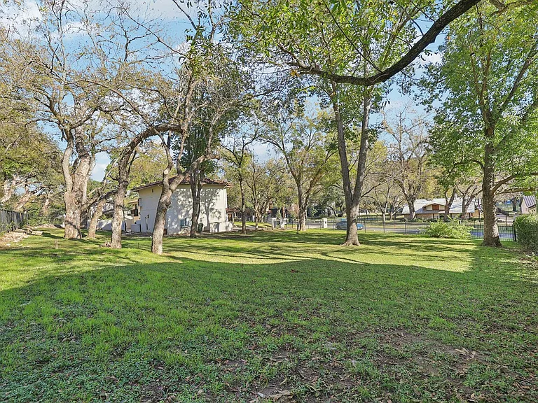 2706 Pearce Rd — Photo 33