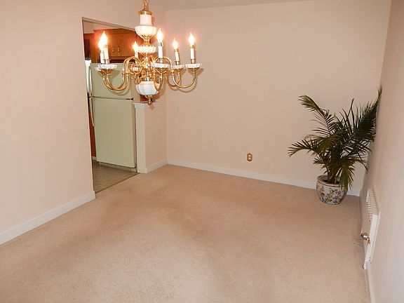 4th image of 24 Derwent Ave