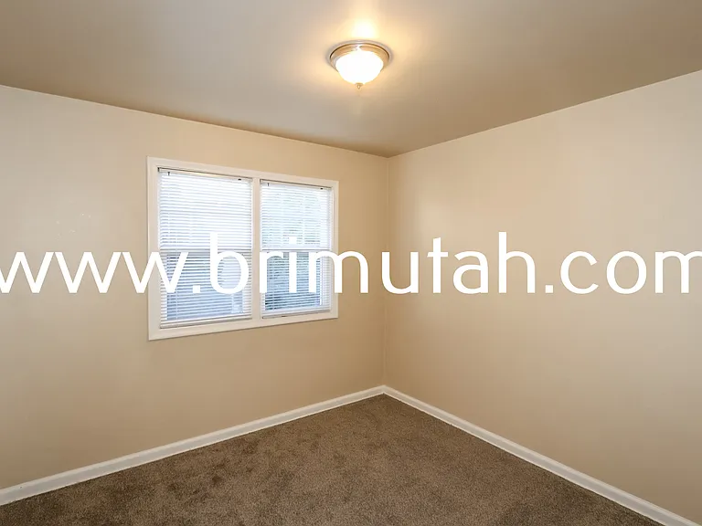 1105 E Laird Ave — Photo 8