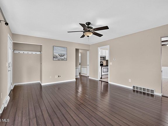 5th image of 3329 S Eastmoreland Dr