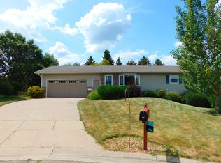 2116 Academy Rd, Minot, ND 58703