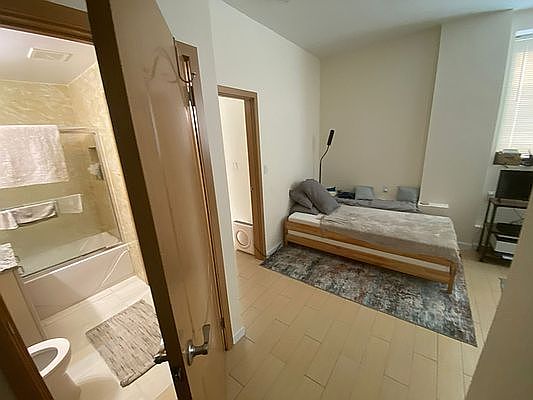2nd image of 4118 43rd St
