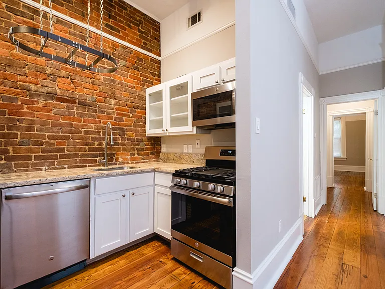 221 E 10th St #1 — Photo 12