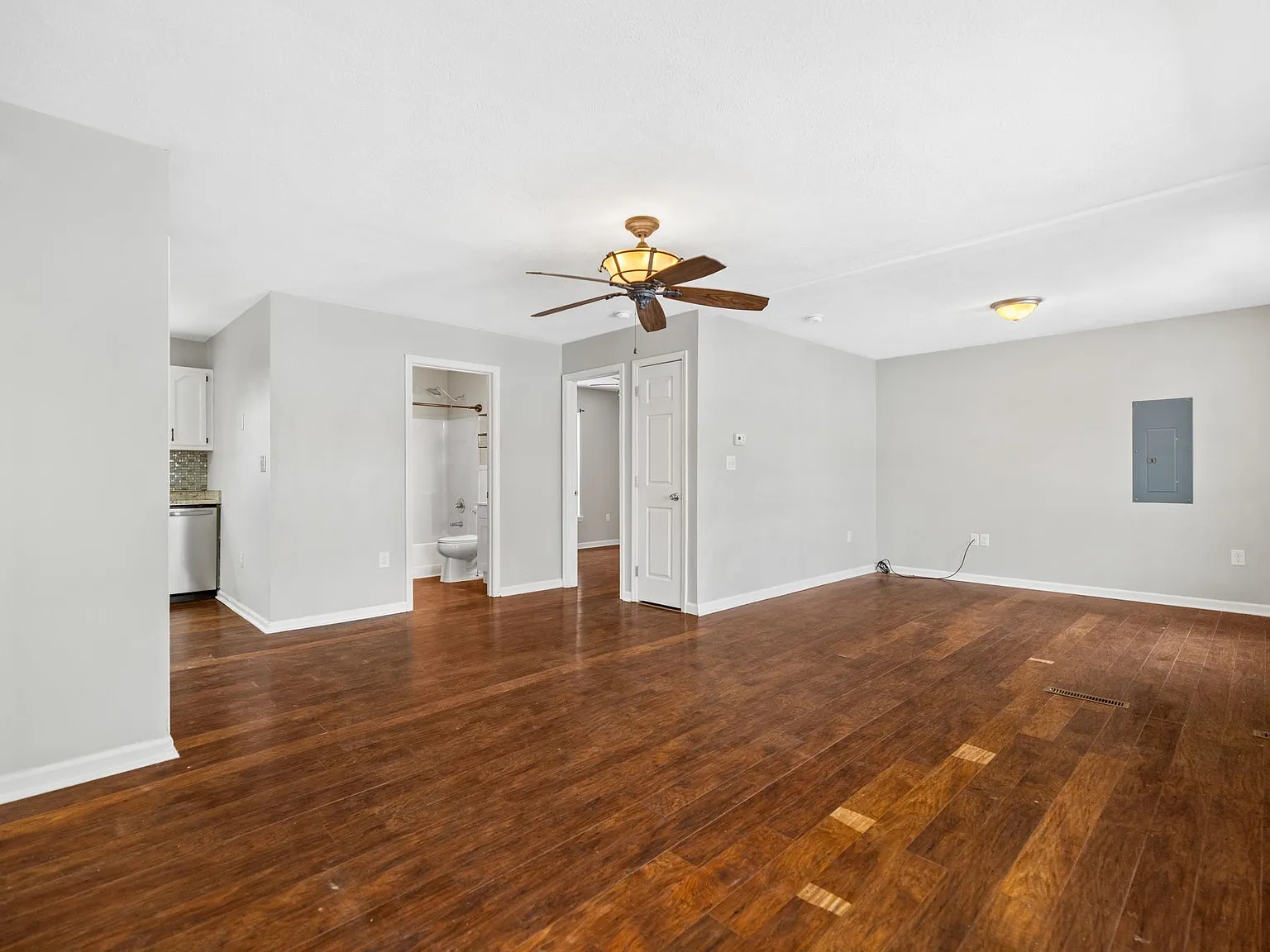 211 Willow St — Photo 4