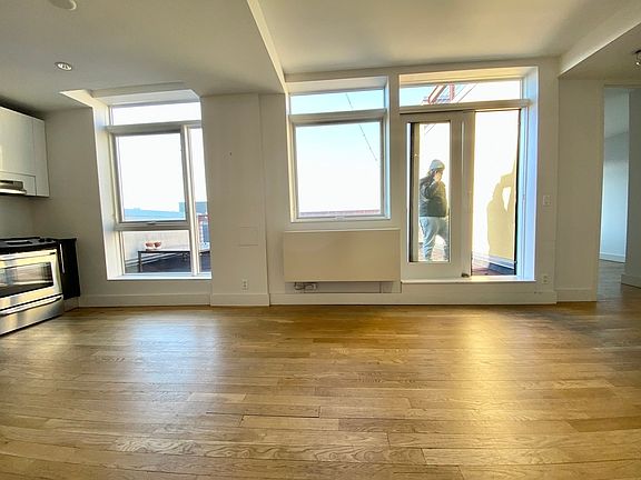 3rd image of 127 Troutman St #5L