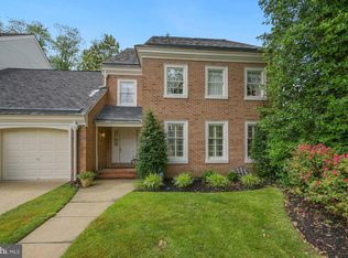 31 Foxwood Dr, Moorestown, NJ 08057