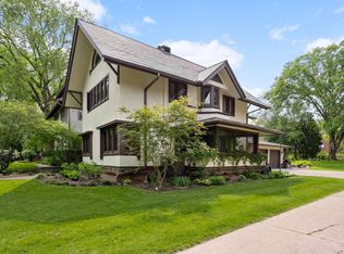 2022 Summit Ave, Saint Paul, MN 55105