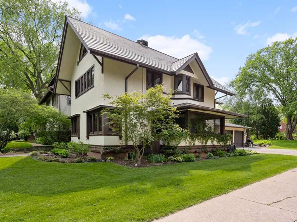 2022 Summit Ave, Saint Paul, MN 55105