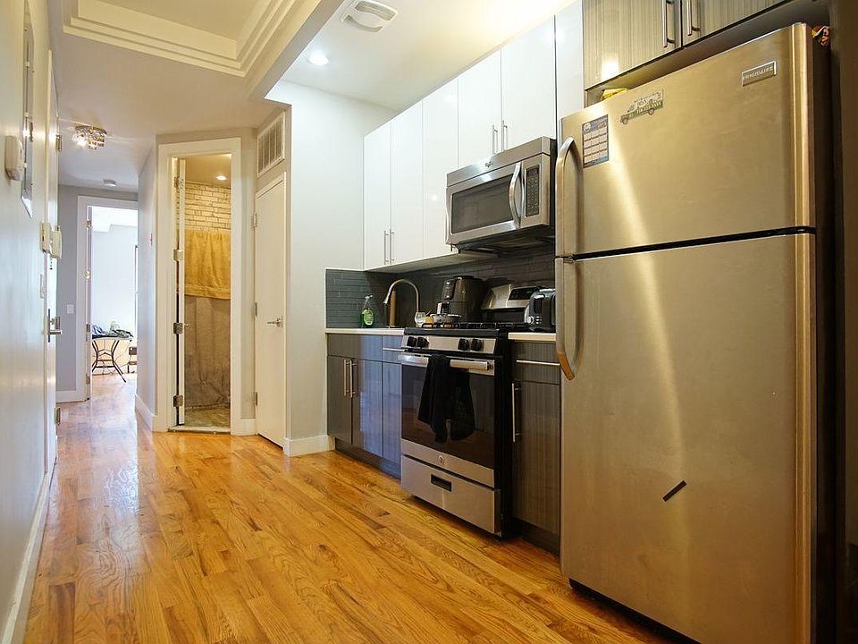2nd image of 2542 Radcliff Ave #2
