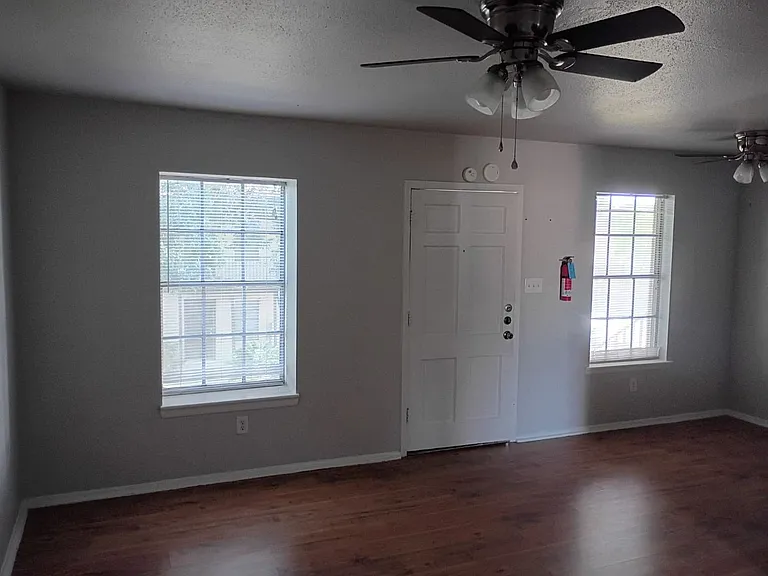 1518 East Ave — Photo 14