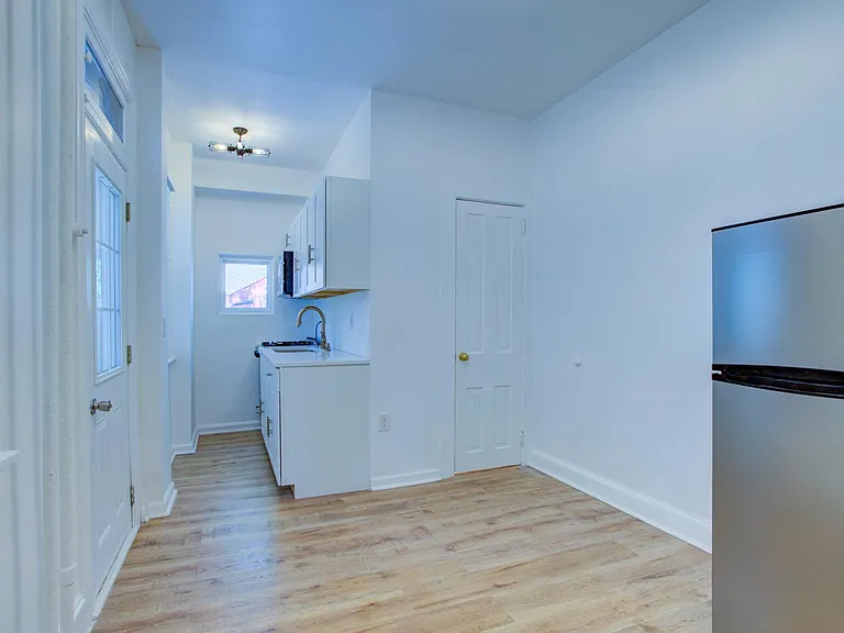 329 E Chestnut St #1 — Photo 18