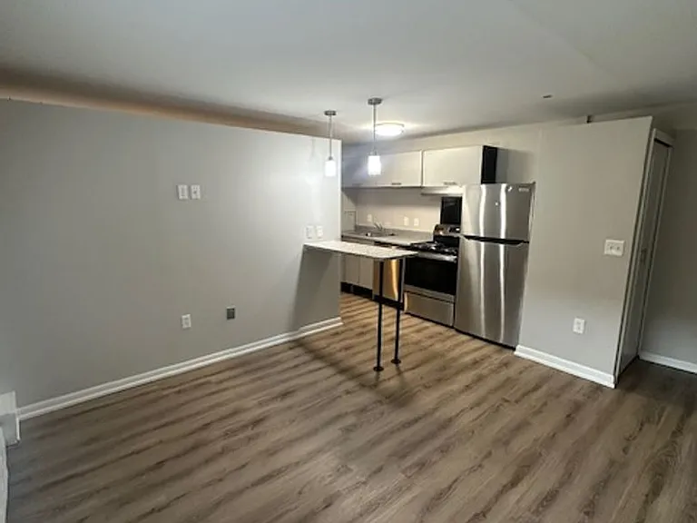 Walnut Manor Apartments — Photo 16