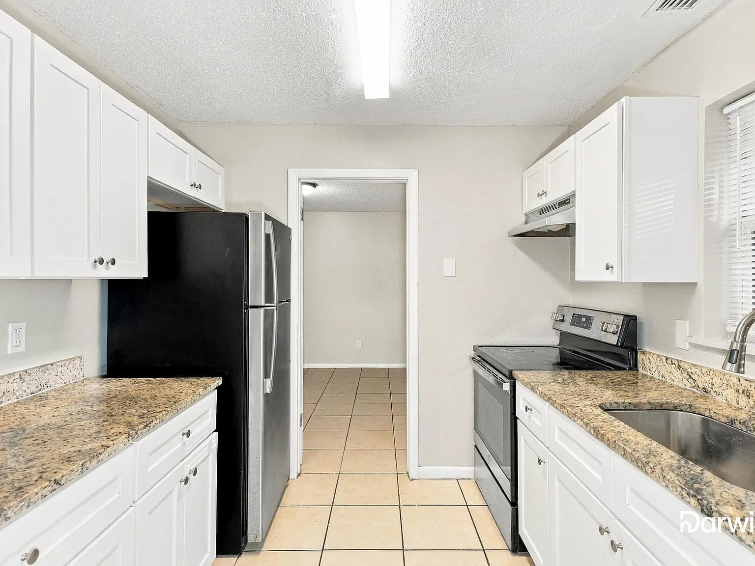 4 bed, 2.0 bath, 1820 sqft, $2,575 — Photo 4