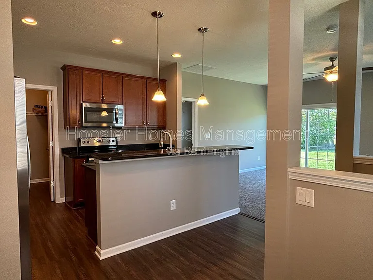 640 N Grant St — Photo 2