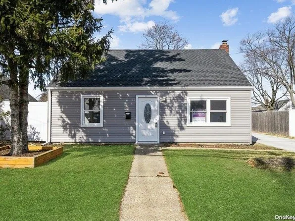 78 E Carmans Road, East Farmingdale, NY 11735