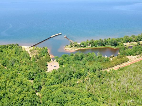 4030 Squaw Beach Rd, Big Bay, MI 49808