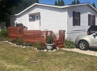 126 Pepperidge Dr, Wixom, MI 48393