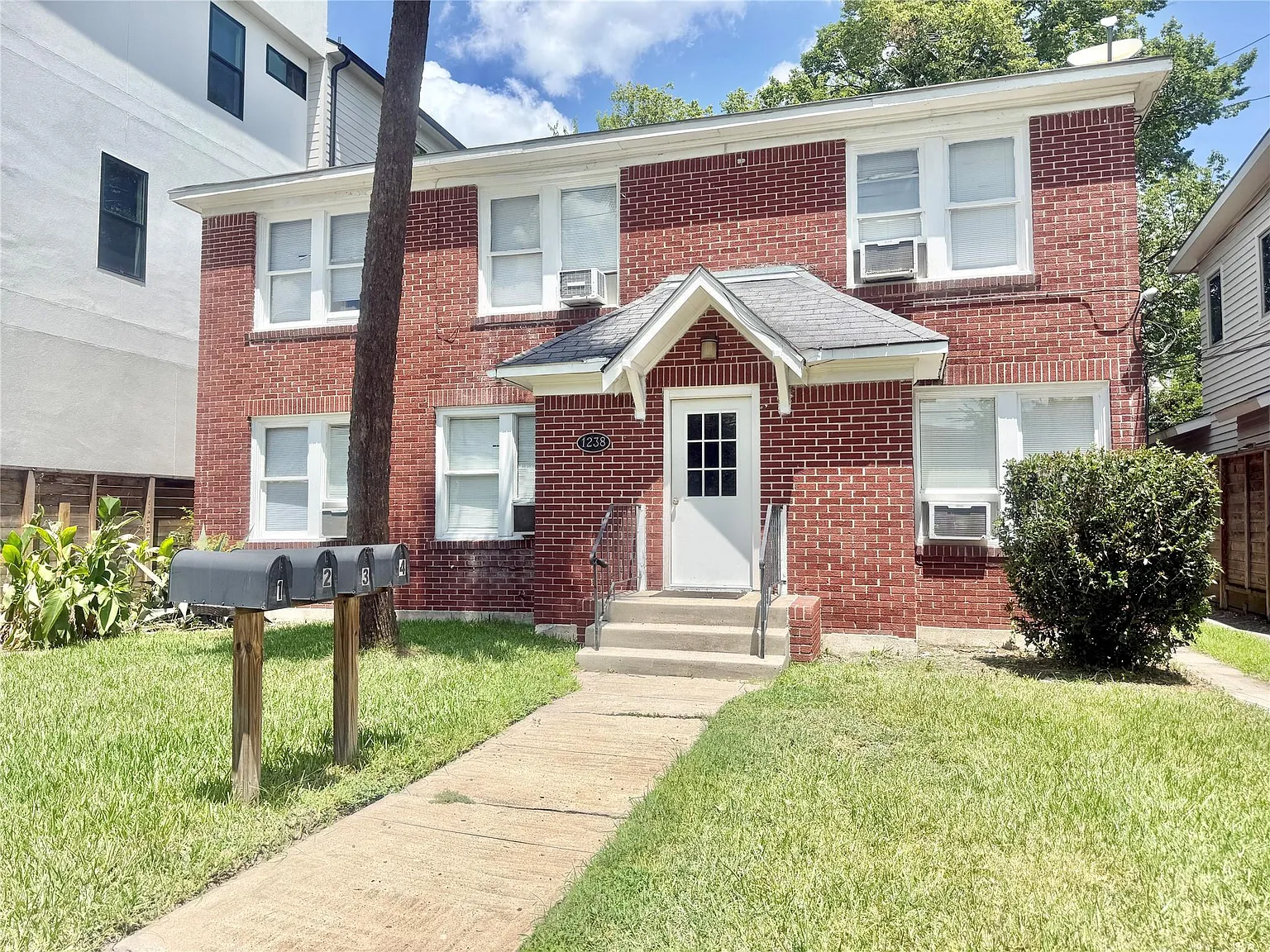 1 bed, 1.0 bath, 725 sqft, $1,125 — Photo 2